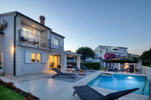 House Breeze - Premantura, 4 bedroom house with pool, jacuzzi, sauna and gaming room 