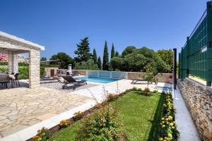 House Breeze - Premantura, 4 bedroom house with pool, jacuzzi, sauna and gaming room