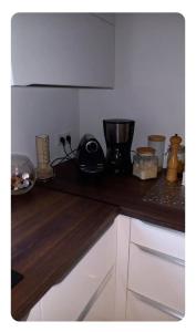 Chambre Vert Sauge, lit double 2 personnes, Maison en plein coeur du Parc Régional du Vexin