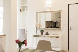 100 sqm Acropolis Apartment