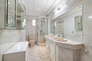 Appartements L-Escale de Beauvallon - Appt vue mer : photos des chambres