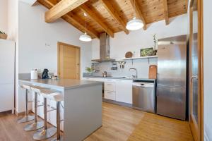 Casa nórdica en el bosque con vistas al mar