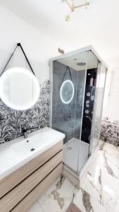 appartement familial refait à neuf centre Paris 20ème