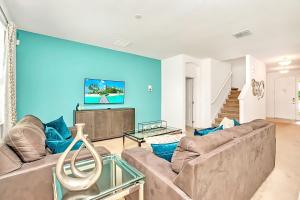 Family Resort - 6BR Mansion - Private Pool, Home Theater, BBQ and More