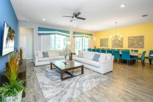 Upstay Sleeps 26 w Private Pool, Hot Tub, Games