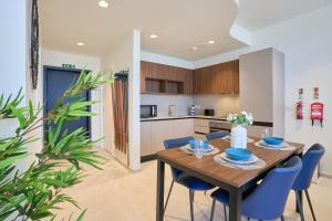 Mercury Tower Apartment with Stunning Sea Views