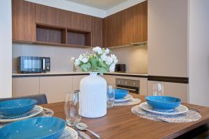 Mercury Tower Apartment with Stunning Sea Views