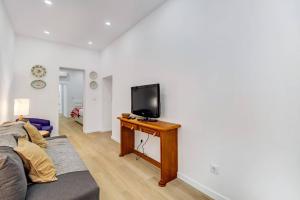 155 - Amália Apartments in Santos