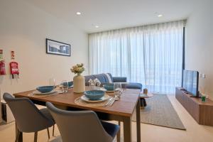 Mercury Tower Apartment with Stunning Sea Views