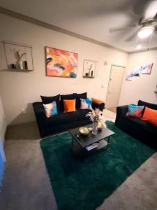 Vibrant Oasis in the Heart of Midtown & Downtown