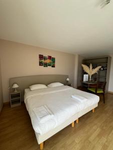 Hotels Hotel La Metairie & Piscine : photos des chambres