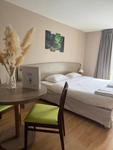 Hotels Hotel La Metairie & Piscine : photos des chambres