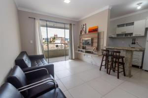 496 - Lindo Apartamento 3 quartos localizado na praia de Bombas