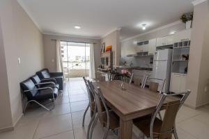 496 - Lindo Apartamento 3 quartos localizado na praia de Bombas