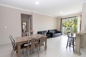 496 - Lindo Apartamento 3 quartos localizado na praia de Bombas