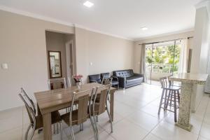 496 - Lindo Apartamento 3 quartos localizado na praia de Bombas