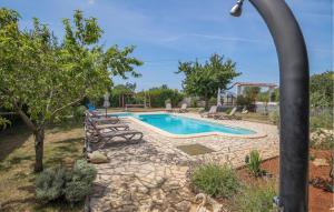 Awesome Apartment In Micetici With Wifi