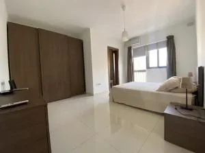 Spacious Room with En-suite and Balcony - Is-Swieqi