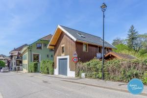Chalets Renovated Chalet In The Heart Of Menthon : photos des chambres