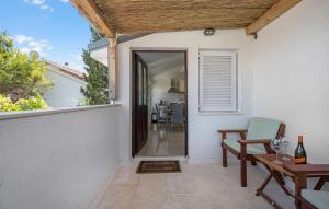 2 Bedroom Gorgeous Apartment In Rogoznica 