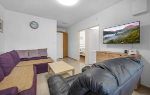 Pet Friendly Apartment In Rogoznica