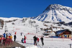 Joli F2 de 2 à 8 places, 300m centre station ski