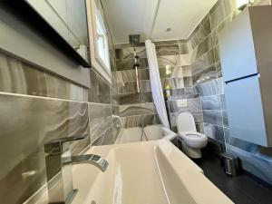 Maisons de vacances Maison Les Bruyeres - 3 chambres - jardin et parking a Carcassonne : photos des chambres
