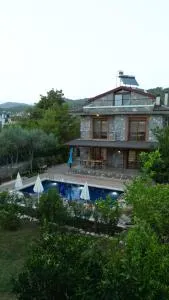 Lüks Bahçeli Özel Havuzlu Villa - Kargı