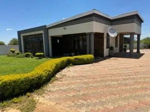 Castletown Villa - Mahalapye