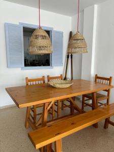 Apartamento con piscina y delante de la playa