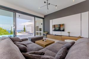 Luxury Villa Complex "Vitae & Pax" with heated infinity-pools, 16 sleeps