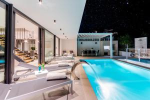 Luxury "Villa Vitae" with heated infinity-pool, 8 sleeps