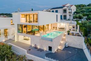 Luxury "Villa Vitae" with heated infinity-pool, 8 sleeps