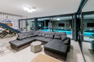 Luxury "Villa Vitae" with heated infinity-pool, 8 sleeps