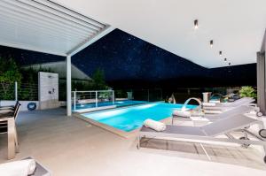 Luxury "Villa Vitae" with heated infinity-pool, 8 sleeps