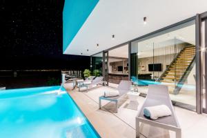 Luxury "Villa Vitae" with heated infinity-pool, 8 sleeps