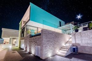 Luxury "Villa Vitae" with heated infinity-pool, 8 sleeps