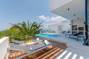 Luxury "Villa Pax" with heated infinity-pool, 8 sleeps