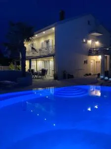 Villa Elke Maria with overflow pool and hydromassage - Filipac