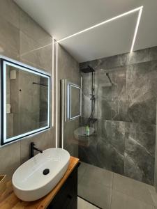 TOTU TODAY-SIENNA GROBLA APARTAMENTY, Faktura VAT, self check-in