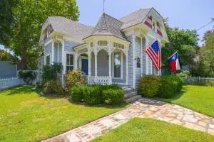 Granbury Home with Fire Pit, Walk to The Square! - غرانبوري