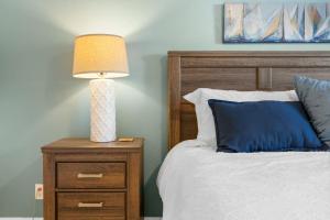 Stunning Condo at Park Shore Resort 149