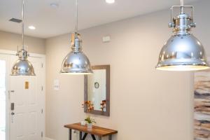 Gorgeous 4 Suites DREAM Villa 5 min to Disney