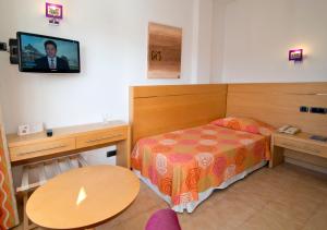 Single Room with Balcony room in Hotel Capricho