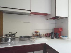 Midcentury modern, quiet, 40m studio with bath