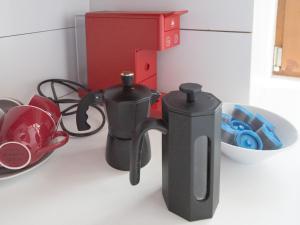 Midcentury modern, quiet, 40m studio with bath