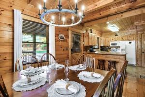 Groots Place - 5 min to main parkway!!