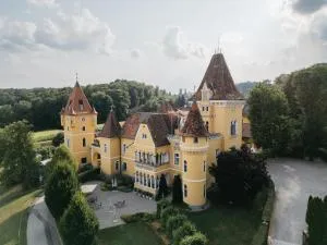Georgi Schloss - Boutique Hotel - Untervogau