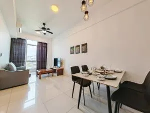 Sutera Avenue Rooftop Infinity Pool KK Infini Stay - 甘榜森布兰