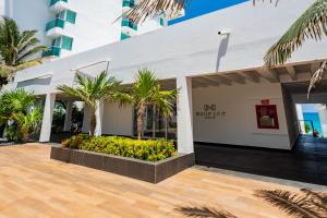 Ocean view in hotel complex